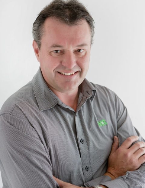 M & R Distributors Hi-tec oil salesperson - Stephen Beckley
