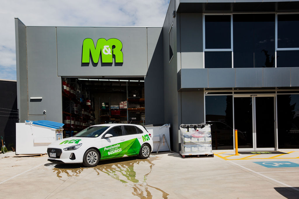 How to Wash Your Car Like a Pro (Using the Right Cleaning Products) - M ...